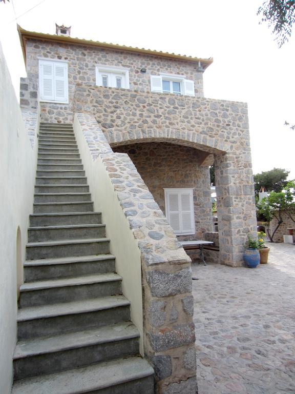 Kiki'S Houses Vlichos Hydra  Esterno foto
