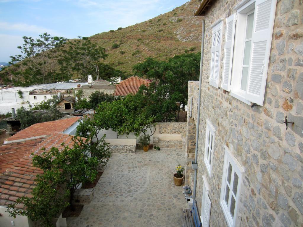 Kiki'S Houses Vlichos Hydra  Esterno foto