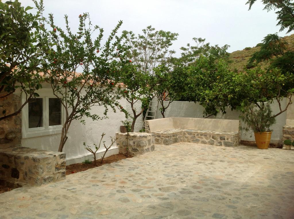 Kiki'S Houses Vlichos Hydra  Esterno foto