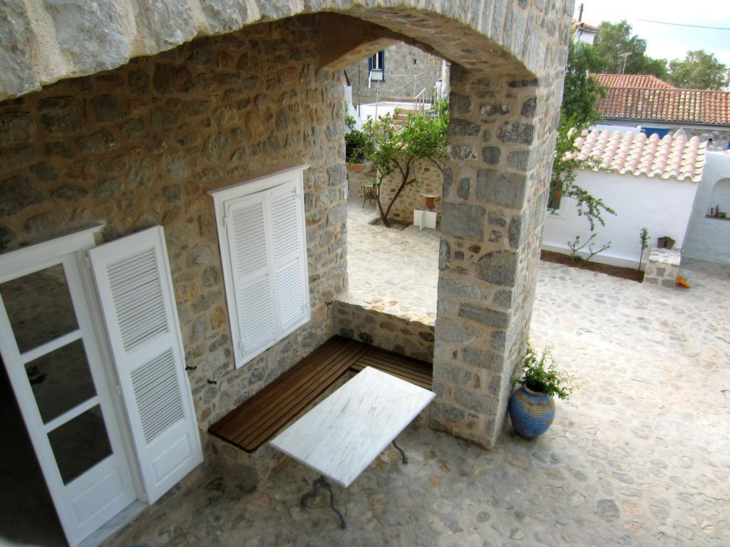 Kiki'S Houses Vlichos Hydra  Esterno foto